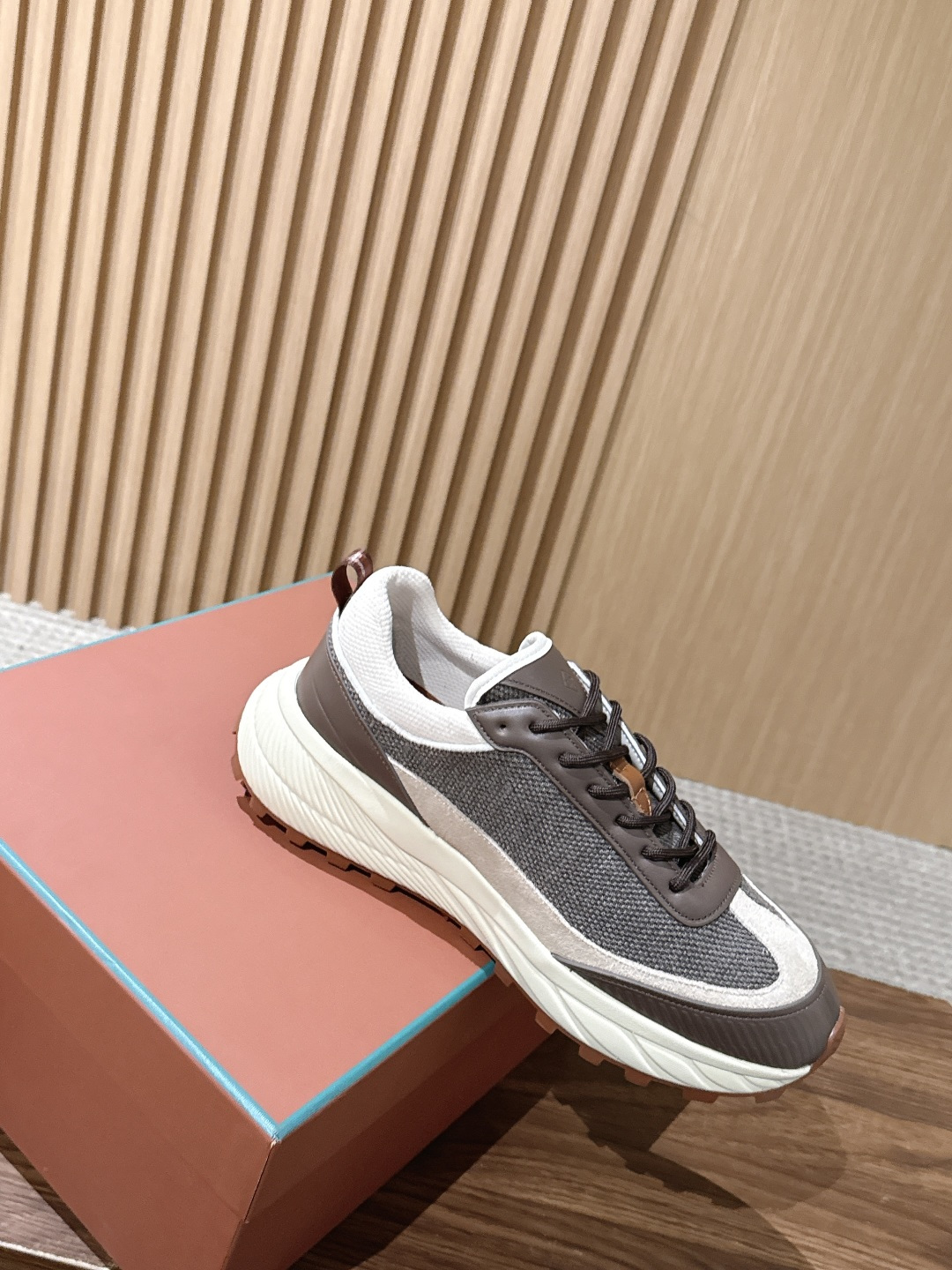 Loro Piana Mera Trail Walk 男士运动鞋 兼顾户外机能质感与意式低调奢华,LP这双Mera Tr Loro Piana Mera Trail Walk 男士运动鞋 兼顾户外机能质感与意式低调奢华,LP这双Mera Tr
