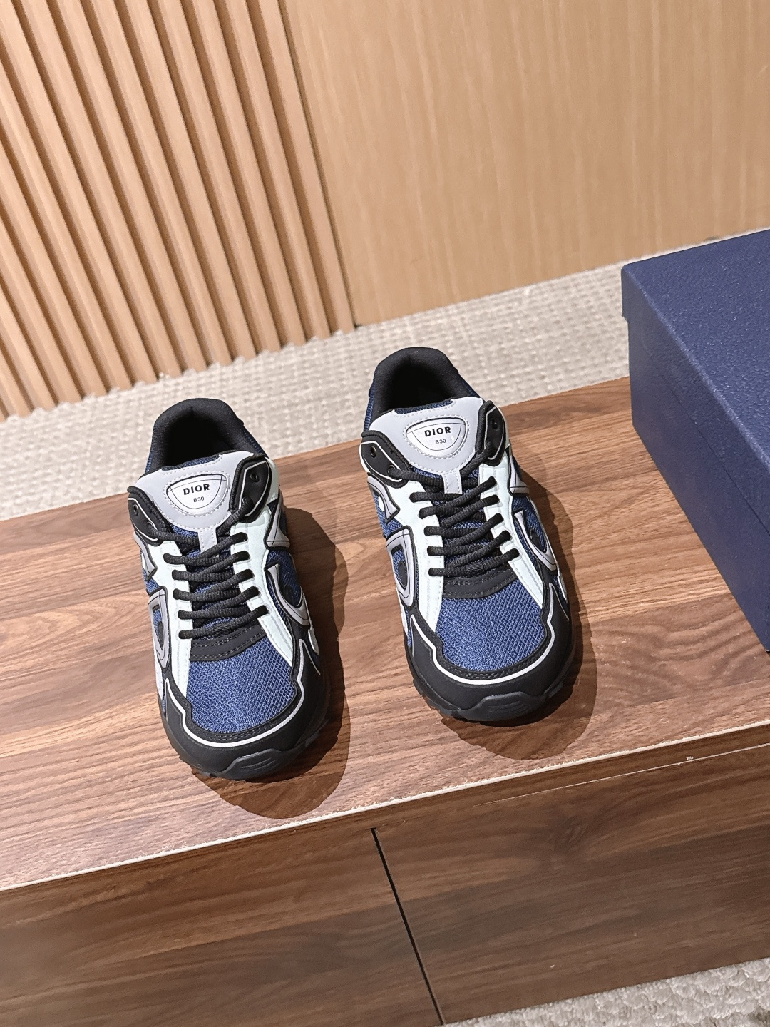 𝐂𝐇𝐑𝐈𝐒𝐓𝐈𝐀𝐍 𝐃𝐈𝐎𝐑 𝐁𝟯𝟬 迪奥火爆情侣休闲鞋【撞脸NB？现已是D奥B30】时代 顺应复古市场趋势的「Dad 