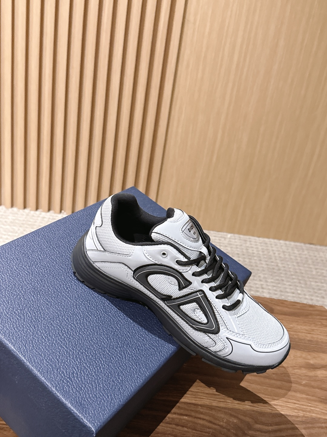 𝐂𝐇𝐑𝐈𝐒𝐓𝐈𝐀𝐍 𝐃𝐈𝐎𝐑 𝐁𝟯𝟬 迪奥火爆情侣休闲鞋【撞脸NB？现已是D奥B30】时代 顺应复古市场趋势的「Dad 