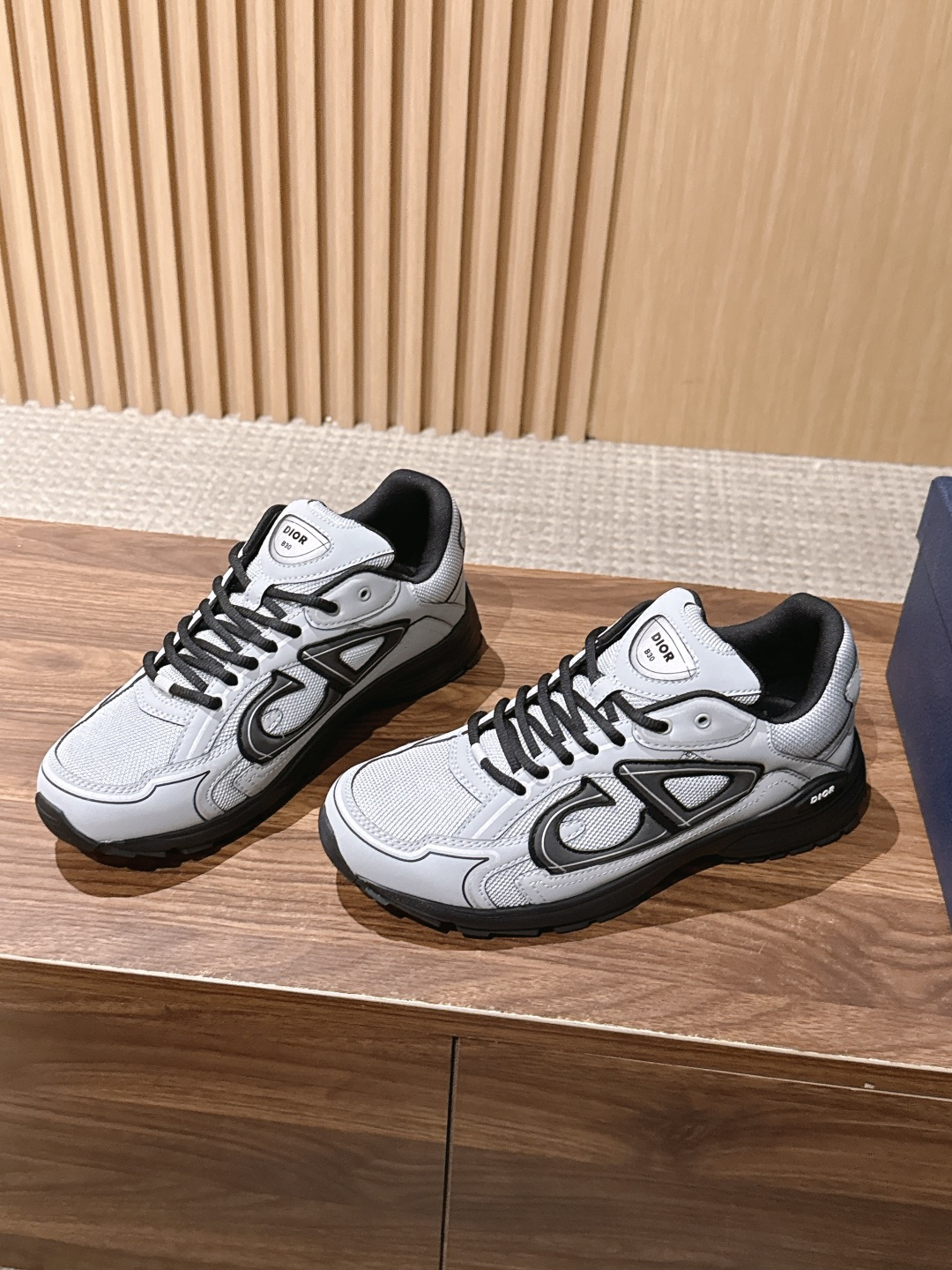 𝐂𝐇𝐑𝐈𝐒𝐓𝐈𝐀𝐍 𝐃𝐈𝐎𝐑 𝐁𝟯𝟬 迪奥火爆情侣休闲鞋【撞脸NB？现已是D奥B30】时代 顺应复古市场趋势的「Dad 