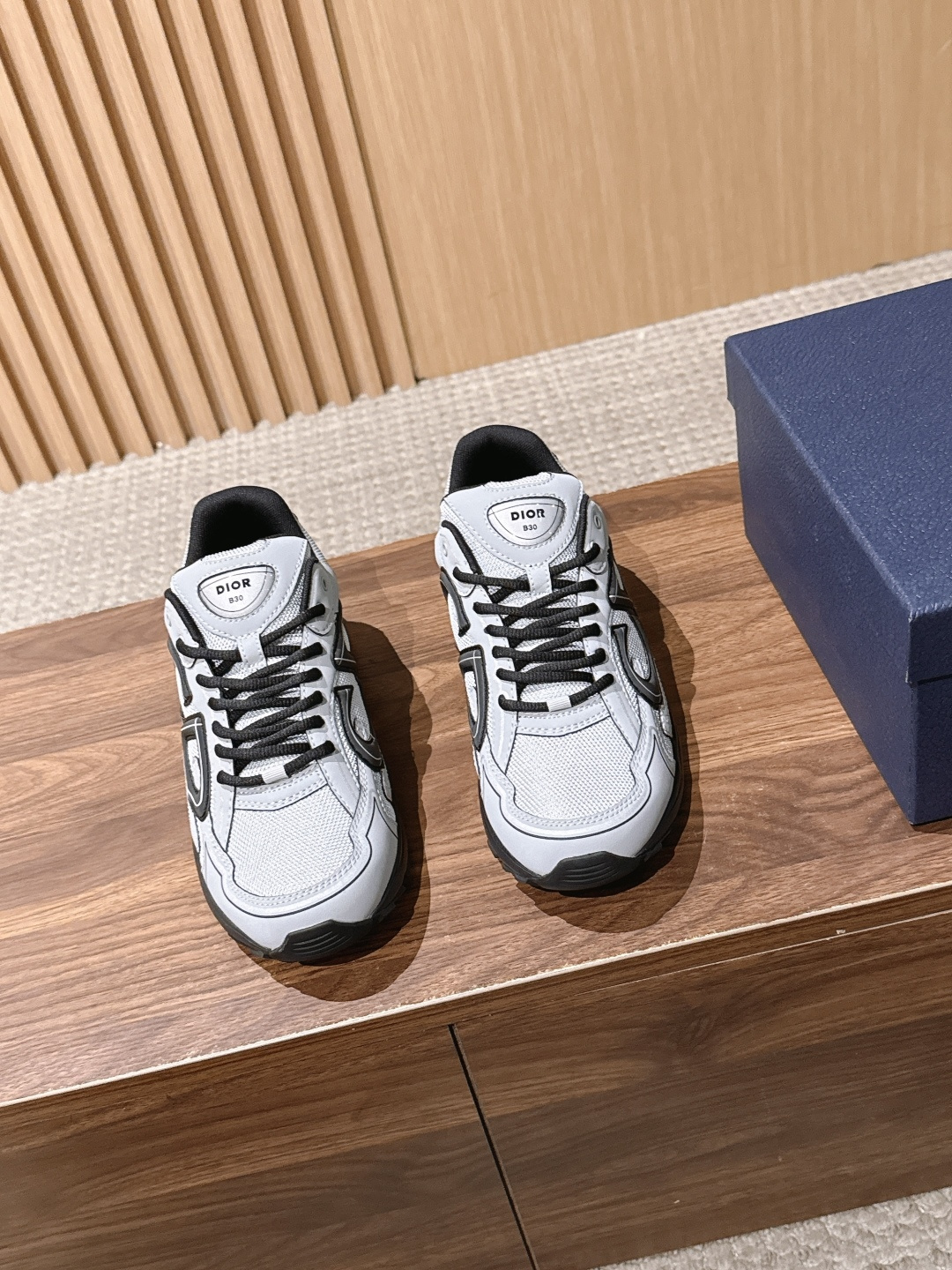𝐂𝐇𝐑𝐈𝐒𝐓𝐈𝐀𝐍 𝐃𝐈𝐎𝐑 𝐁𝟯𝟬 迪奥火爆情侣休闲鞋【撞脸NB？现已是D奥B30】时代 顺应复古市场趋势的「Dad 