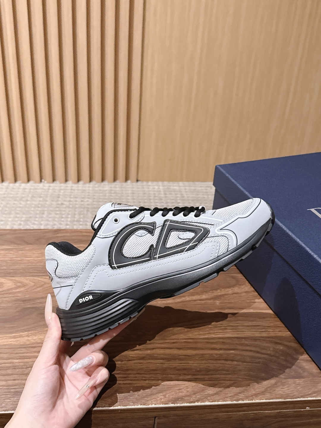 𝐂𝐇𝐑𝐈𝐒𝐓𝐈𝐀𝐍 𝐃𝐈𝐎𝐑 𝐁𝟯𝟬 迪奥火爆情侣休闲鞋【撞脸NB？现已是D奥B30】时代 顺应复古市场趋势的「Dad 