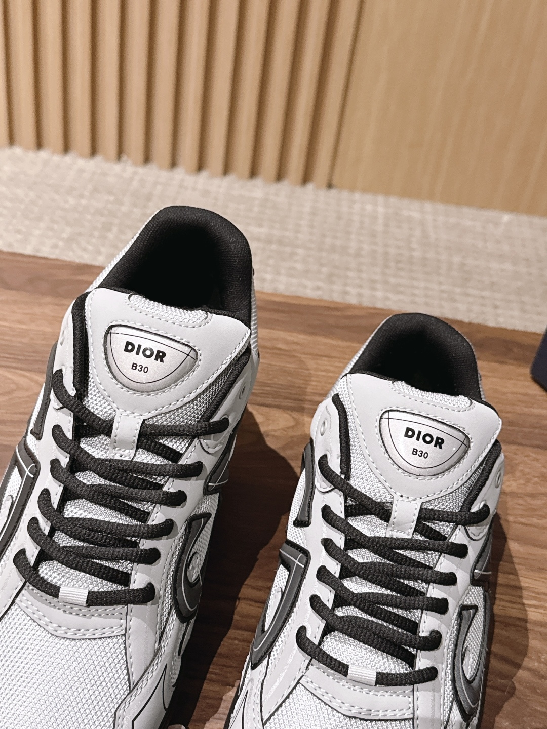 𝐂𝐇𝐑𝐈𝐒𝐓𝐈𝐀𝐍 𝐃𝐈𝐎𝐑 𝐁𝟯𝟬 迪奥火爆情侣休闲鞋【撞脸NB？现已是D奥B30】时代 顺应复古市场趋势的「Dad 