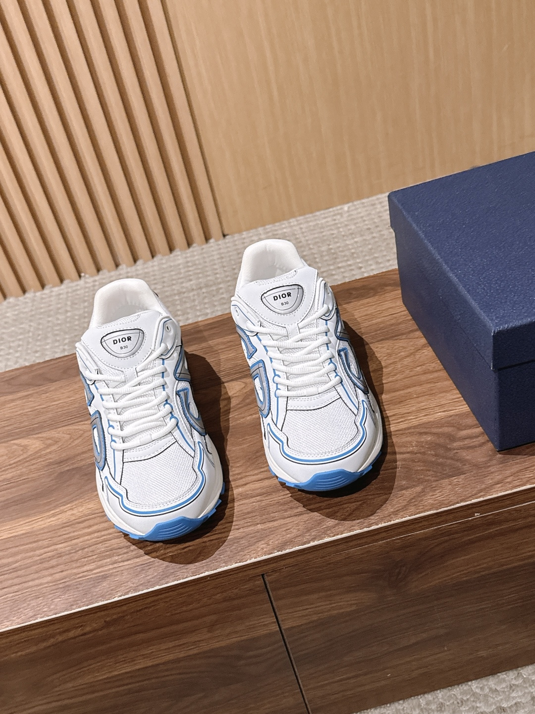 𝐂𝐇𝐑𝐈𝐒𝐓𝐈𝐀𝐍 𝐃𝐈𝐎𝐑 𝐁𝟯𝟬 迪奥火爆情侣休闲鞋【撞脸NB？现已是D奥B30】时代 顺应复古市场趋势的「Dad 