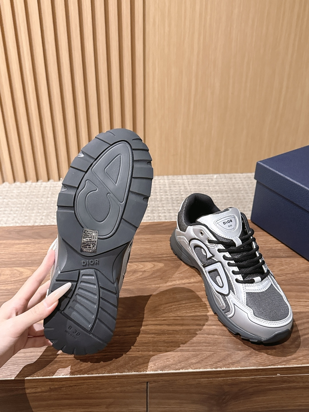 𝐂𝐇𝐑𝐈𝐒𝐓𝐈𝐀𝐍 𝐃𝐈𝐎𝐑 𝐁𝟯𝟬 迪奥火爆情侣休闲鞋【撞脸NB?现已是D奥B30】时代 顺应复古市场趋势的「Dad 𝐂𝐇𝐑𝐈𝐒𝐓𝐈𝐀𝐍 𝐃𝐈𝐎𝐑 𝐁𝟯𝟬 迪奥火爆情侣休闲鞋【撞脸NB?现已是D奥B30】时代 顺应复古市场趋势的「Dad