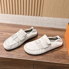 Hermès 爱马仕Lazy莫卡辛乐福鞋 乐福鞋 把法式慵懒与轻奢质感融为一体。 甄选细腻反绒麂皮,鞋身点缀灵 Hermès 爱马仕Lazy莫卡辛乐福鞋 乐福鞋 把法式慵懒与轻奢质感融为一体。 甄选细腻反绒麂皮,鞋身点缀灵