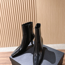 Saint Laurent 圣罗兰YSL简约风高奢质感经典小方头高跟短靴系列 小方头+细高跟+紧身靴筒,是YSL标志性的 Saint Laurent 圣罗兰YSL简约风高奢质感经典小方头高跟短靴系列 小方头+细高跟+紧身靴筒,是YSL标志性的