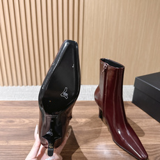 Saint Laurent 圣罗兰YSL简约风高奢质感经典小方头高跟短靴系列 小方头+细高跟+紧身靴筒,是YSL标志性的 Saint Laurent 圣罗兰YSL简约风高奢质感经典小方头高跟短靴系列 小方头+细高跟+紧身靴筒,是YSL标志性的