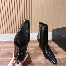 Saint Laurent 圣罗兰YSL简约风高奢质感经典小方头高跟短靴系列 小方头+细高跟+紧身靴筒,是YSL标志性的 Saint Laurent 圣罗兰YSL简约风高奢质感经典小方头高跟短靴系列 小方头+细高跟+紧身靴筒,是YSL标志性的