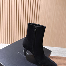 Saint Laurent 圣罗兰YSL简约风高奢质感经典小方头高跟短靴系列 小方头+细高跟+紧身靴筒,是YSL标志性的 Saint Laurent 圣罗兰YSL简约风高奢质感经典小方头高跟短靴系列 小方头+细高跟+紧身靴筒,是YSL标志性的
