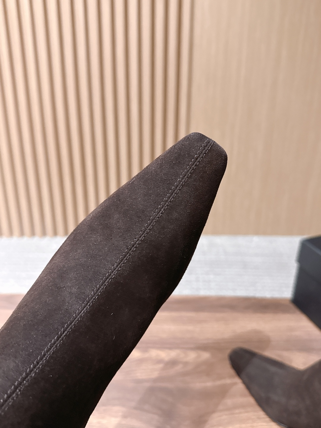 Saint Laurent 圣罗兰YSL简约风高奢质感经典小方头高跟短靴系列 小方头+细高跟+紧身靴筒,是YSL标志性的 Saint Laurent 圣罗兰YSL简约风高奢质感经典小方头高跟短靴系列 小方头+细高跟+紧身靴筒,是YSL标志性的
