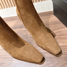 Saint Laurent 圣罗兰YSL简约风高奢质感经典小方头高跟短靴系列 小方头+细高跟+紧身靴筒,是YSL标志性的 Saint Laurent 圣罗兰YSL简约风高奢质感经典小方头高跟短靴系列 小方头+细高跟+紧身靴筒,是YSL标志性的