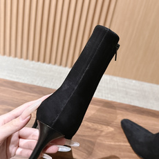 Saint Laurent 圣罗兰YSL简约风高奢质感经典小方头高跟短靴系列 小方头+细高跟+紧身靴筒,是YSL标志性的 Saint Laurent 圣罗兰YSL简约风高奢质感经典小方头高跟短靴系列 小方头+细高跟+紧身靴筒,是YSL标志性的