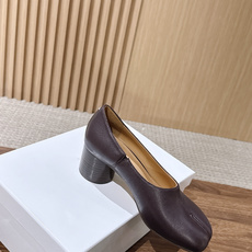 【莞产】Maison Margiela MM6 马吉拉Tabi粗跟分趾鞋 Maison Margiela秉持解构主义设计 【莞产】Maison Margiela MM6 马吉拉Tabi粗跟分趾鞋 Maison Margiela秉持解构主义设计