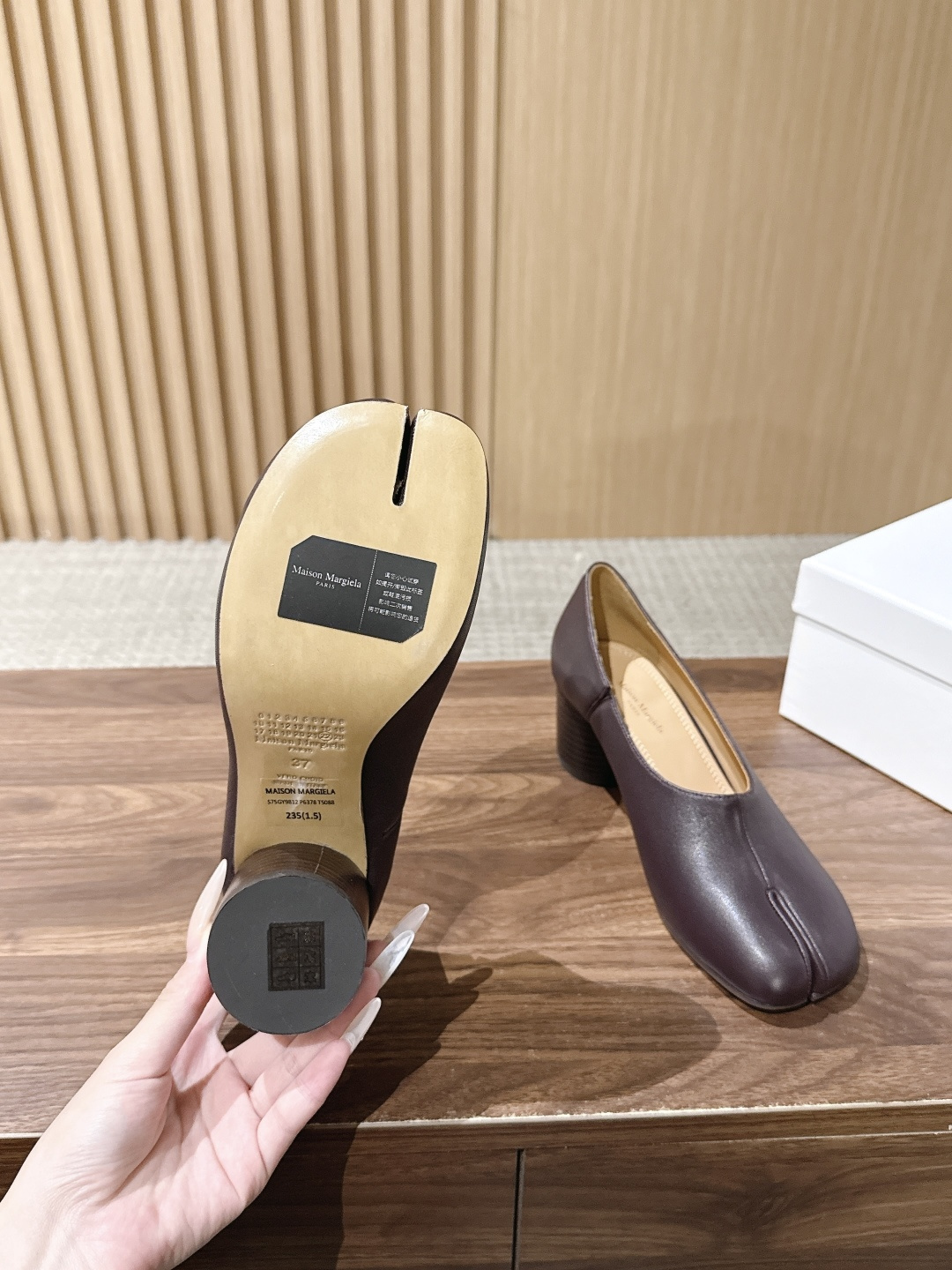【莞产】Maison Margiela MM6 马吉拉Tabi粗跟分趾鞋 Maison Margiela秉持解构主义设计 【莞产】Maison Margiela MM6 马吉拉Tabi粗跟分趾鞋 Maison Margiela秉持解构主义设计