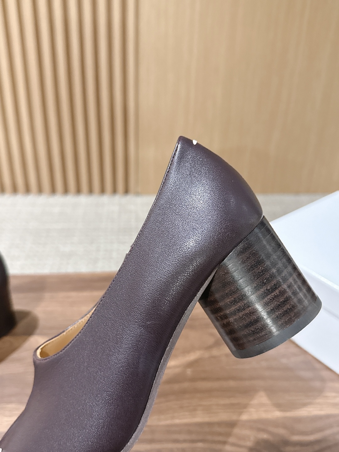【莞产】Maison Margiela MM6 马吉拉Tabi粗跟分趾鞋 Maison Margiela秉持解构主义设计 【莞产】Maison Margiela MM6 马吉拉Tabi粗跟分趾鞋 Maison Margiela秉持解构主义设计