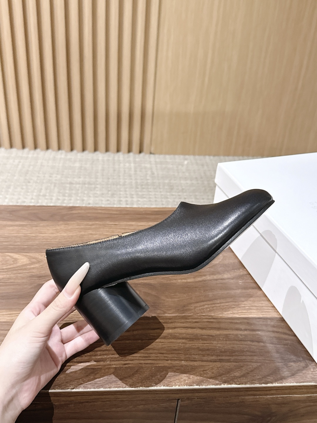 【莞产】Maison Margiela MM6 马吉拉Tabi粗跟分趾鞋 Maison Margiela秉持解构主义设计 【莞产】Maison Margiela MM6 马吉拉Tabi粗跟分趾鞋 Maison Margiela秉持解构主义设计