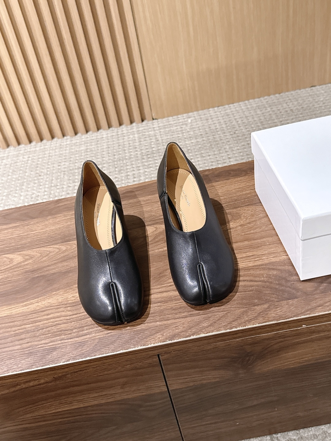 【莞产】Maison Margiela MM6 马吉拉Tabi粗跟分趾鞋 Maison Margiela秉持解构主义设计