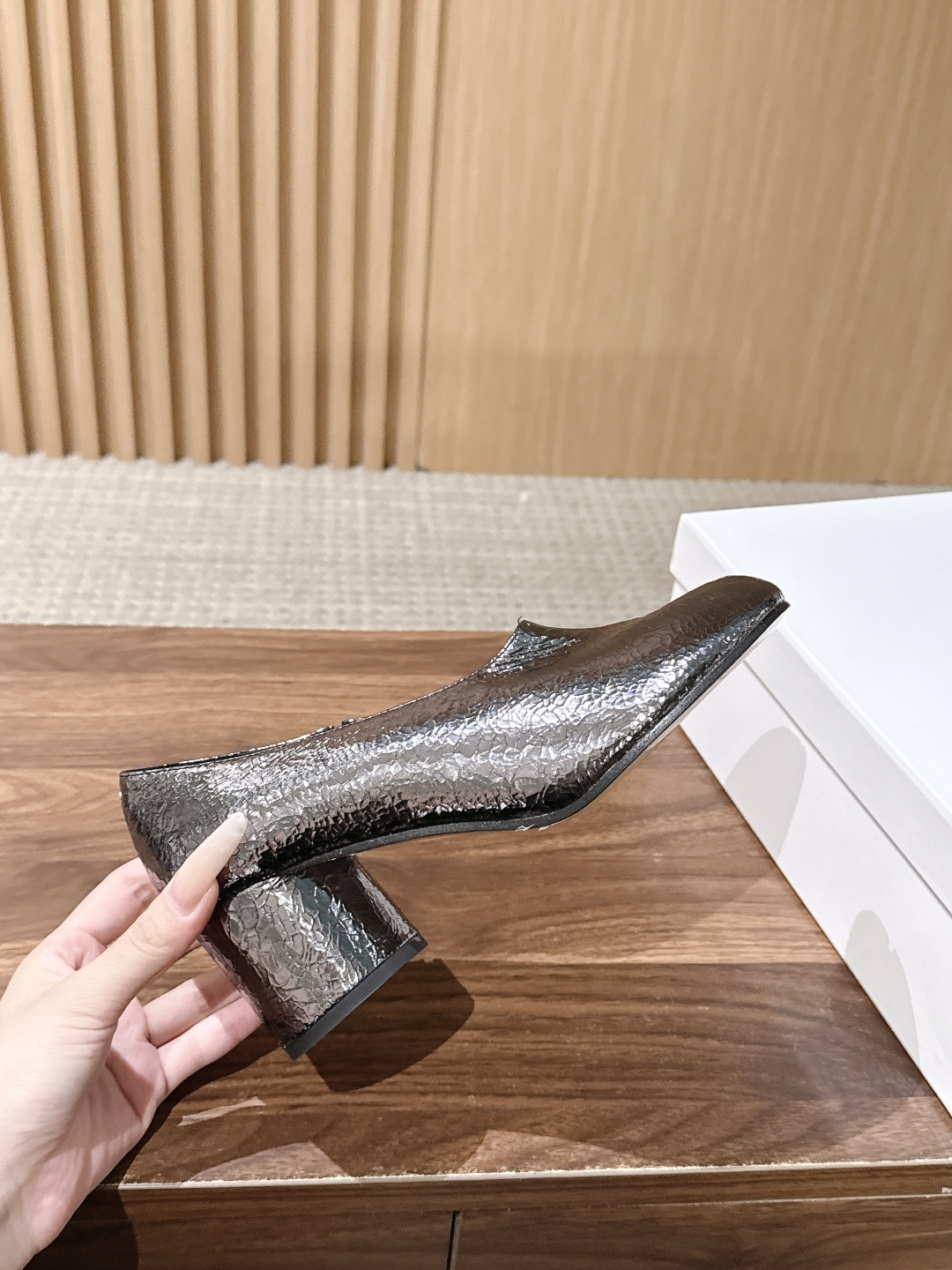 【莞产】Maison Margiela MM6 马吉拉Tabi粗跟分趾鞋 Maison Margiela秉持解构主义设计 【莞产】Maison Margiela MM6 马吉拉Tabi粗跟分趾鞋 Maison Margiela秉持解构主义设计