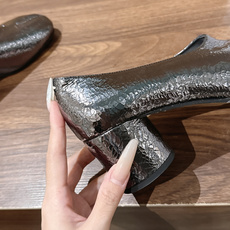 【莞产】Maison Margiela MM6 马吉拉Tabi粗跟分趾鞋 Maison Margiela秉持解构主义设计 【莞产】Maison Margiela MM6 马吉拉Tabi粗跟分趾鞋 Maison Margiela秉持解构主义设计