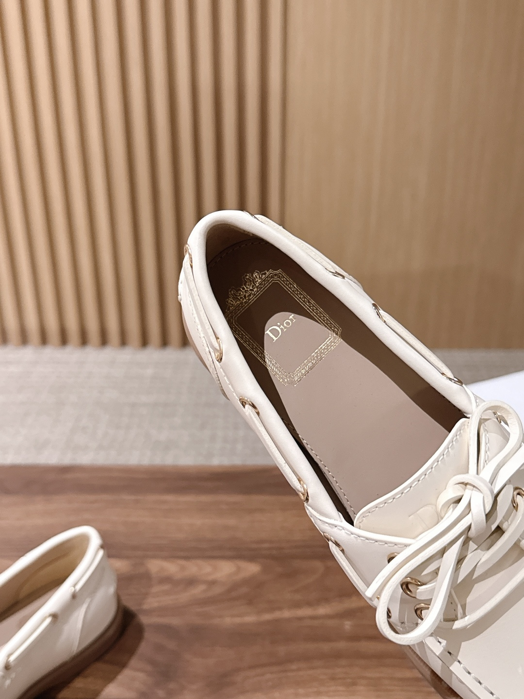 【莞产】Dior 迪奥 经典莫卡辛系带帆船鞋 Dior 迪奥经典鞋履系列以精致细节重塑休闲鞋履,兼顾高级时装感与日常实穿 【莞产】Dior 迪奥 经典莫卡辛系带帆船鞋 Dior 迪奥经典鞋履系列以精致细节重塑休闲鞋履,兼顾高级时装感与日常实穿