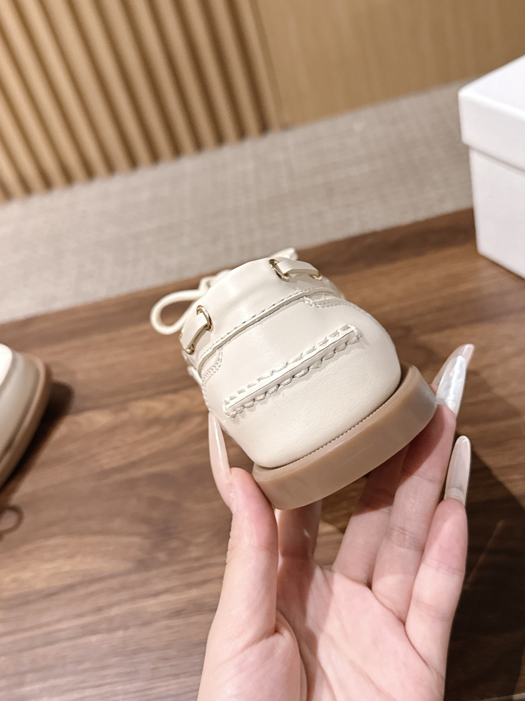 【莞产】Dior 迪奥 经典莫卡辛系带帆船鞋 Dior 迪奥经典鞋履系列以精致细节重塑休闲鞋履,兼顾高级时装感与日常实穿 【莞产】Dior 迪奥 经典莫卡辛系带帆船鞋 Dior 迪奥经典鞋履系列以精致细节重塑休闲鞋履,兼顾高级时装感与日常实穿