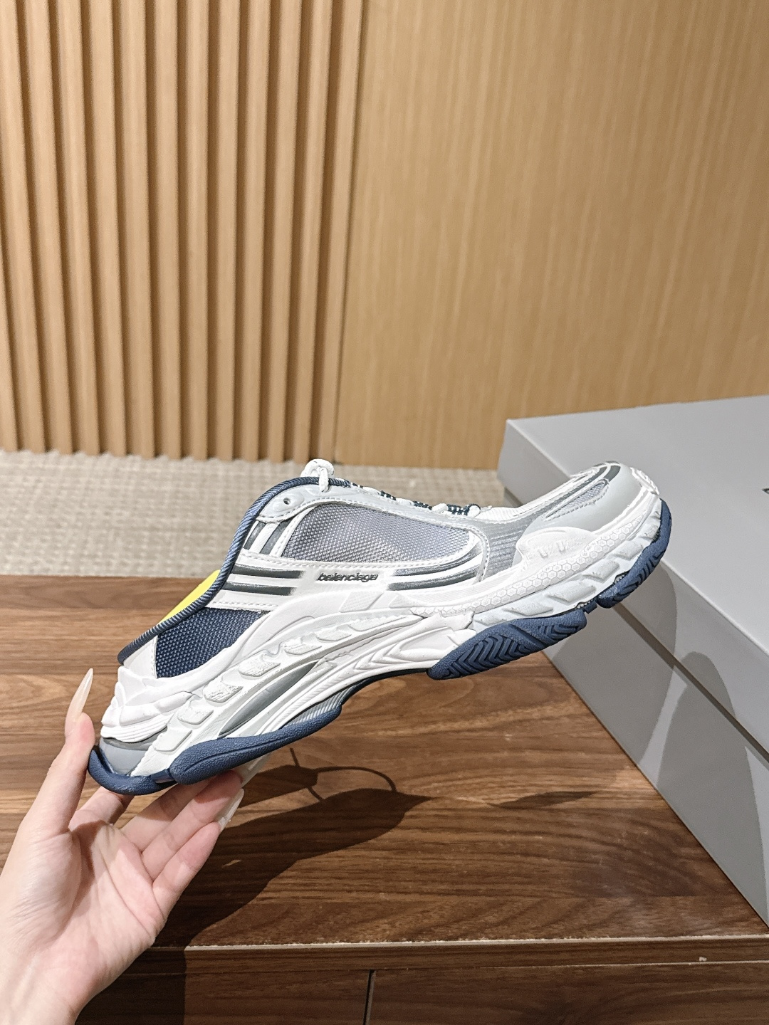 【顶级】Balenciaga Triple S.2 Gradient独有的松弛先锋感 这双鞋把复古做旧和未来感老爹鞋玩明 【顶级】Balenciaga Triple S.2 Gradient独有的松弛先锋感 这双鞋把复古做旧和未来感老爹鞋玩明