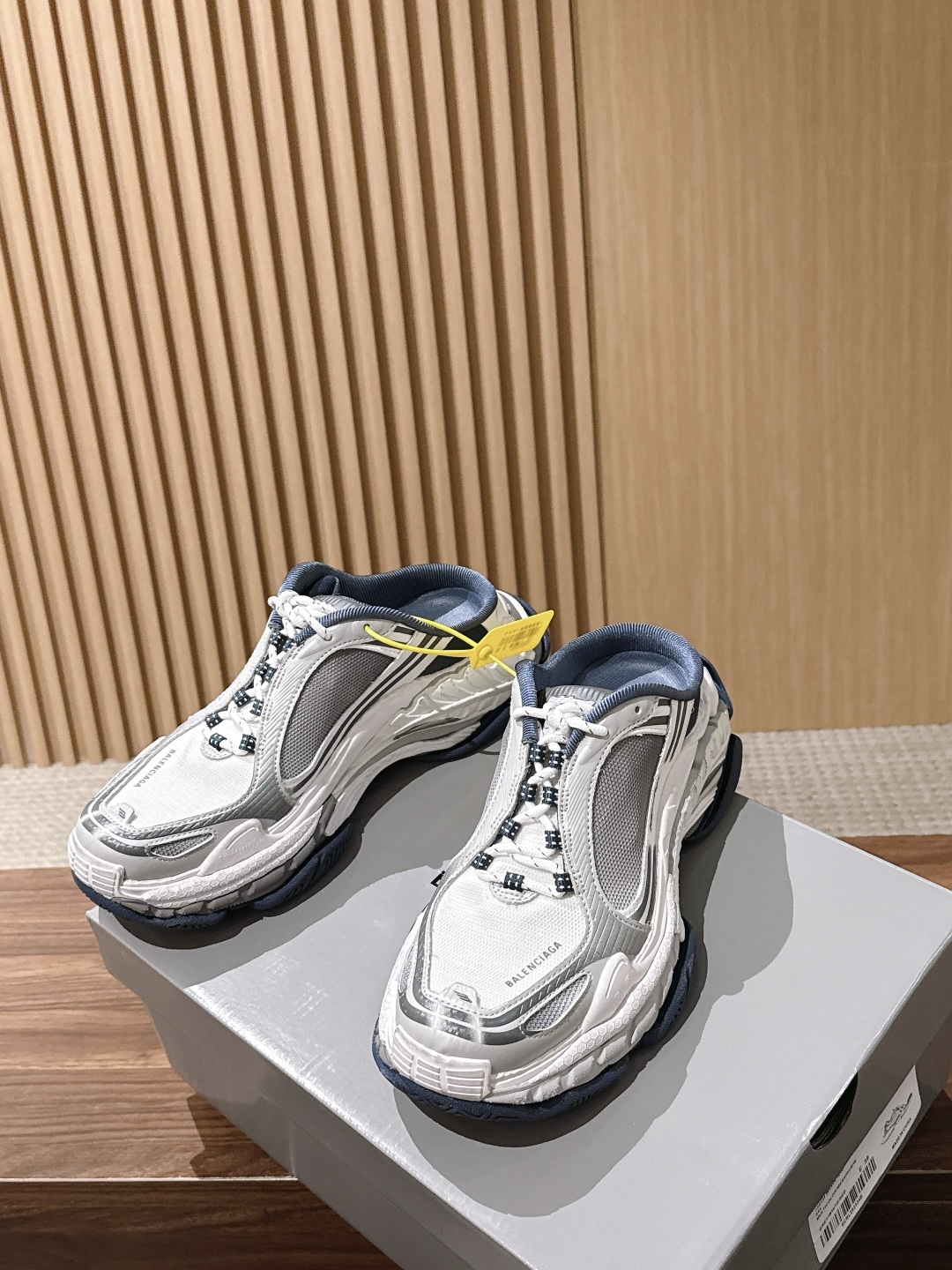 【顶级】Balenciaga Triple S.2 Gradient独有的松弛先锋感 这双鞋把复古做旧和未来感老爹鞋玩明 【顶级】Balenciaga Triple S.2 Gradient独有的松弛先锋感 这双鞋把复古做旧和未来感老爹鞋玩明