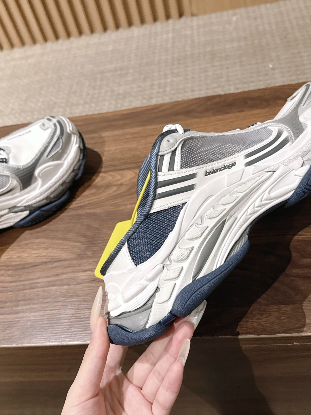 【顶级】Balenciaga Triple S.2 Gradient独有的松弛先锋感 这双鞋把复古做旧和未来感老爹鞋玩明 【顶级】Balenciaga Triple S.2 Gradient独有的松弛先锋感 这双鞋把复古做旧和未来感老爹鞋玩明