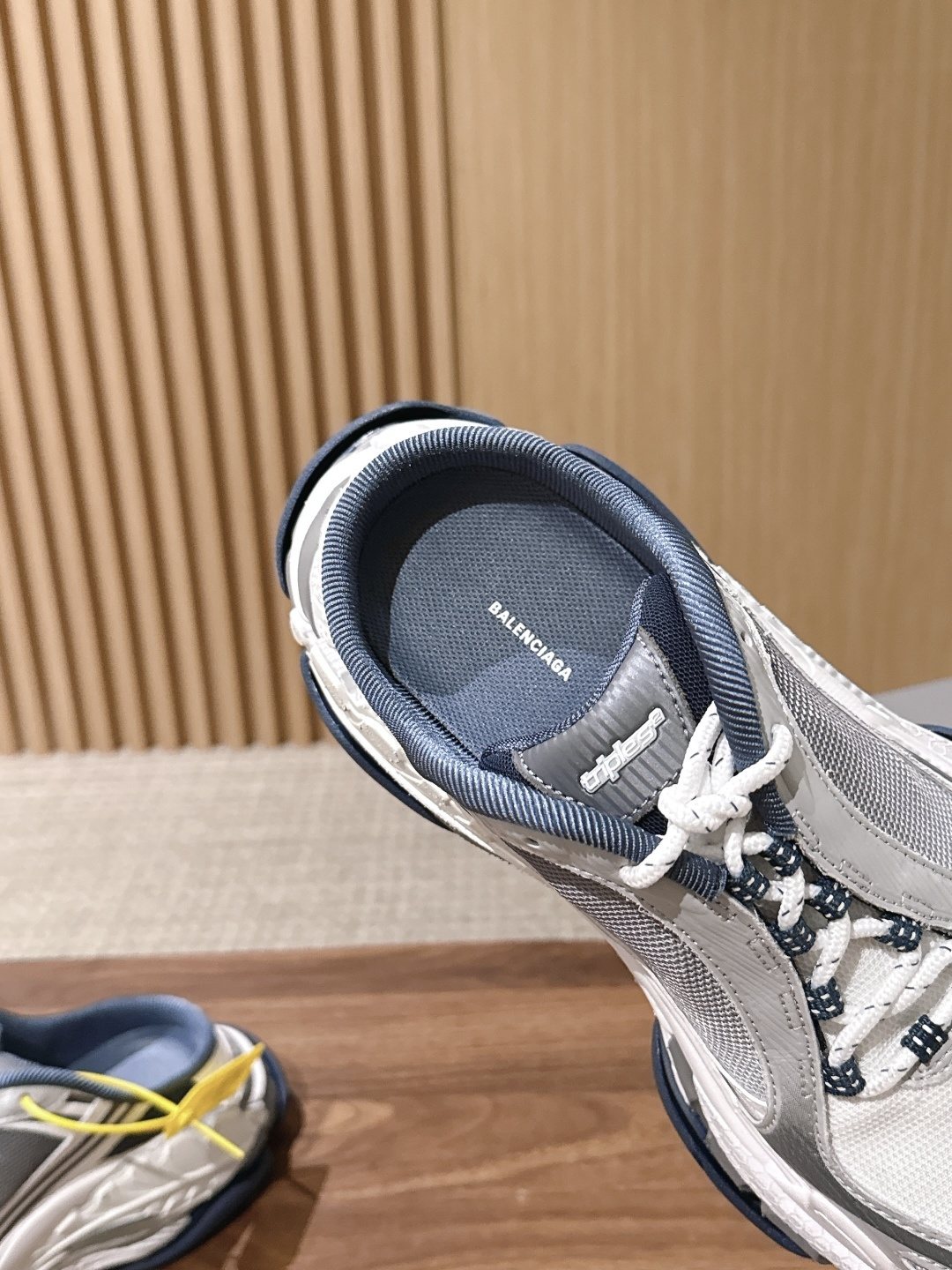 【顶级】Balenciaga Triple S.2 Gradient独有的松弛先锋感 这双鞋把复古做旧和未来感老爹鞋玩明 【顶级】Balenciaga Triple S.2 Gradient独有的松弛先锋感 这双鞋把复古做旧和未来感老爹鞋玩明