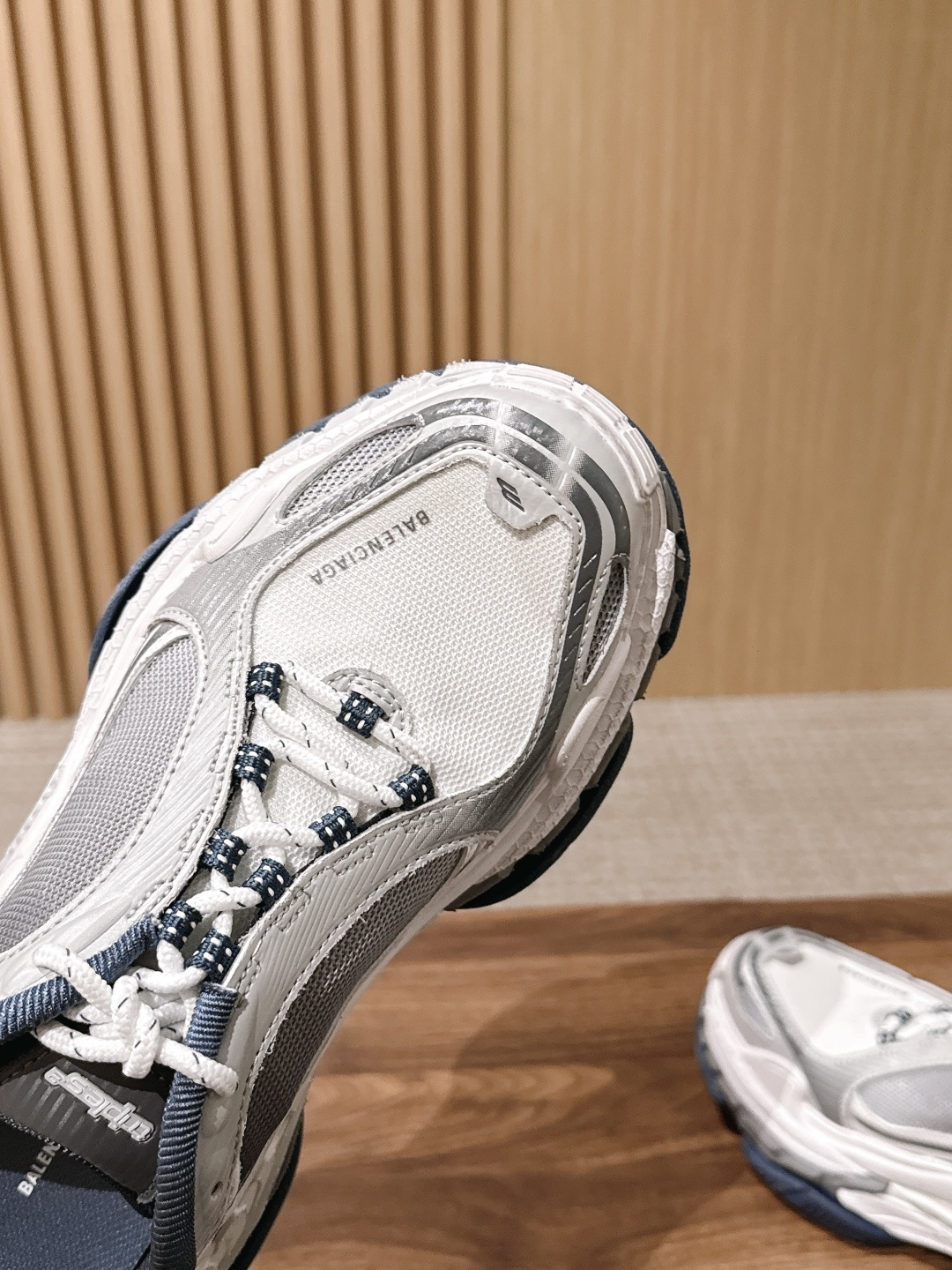 【顶级】Balenciaga Triple S.2 Gradient独有的松弛先锋感 这双鞋把复古做旧和未来感老爹鞋玩明 【顶级】Balenciaga Triple S.2 Gradient独有的松弛先锋感 这双鞋把复古做旧和未来感老爹鞋玩明