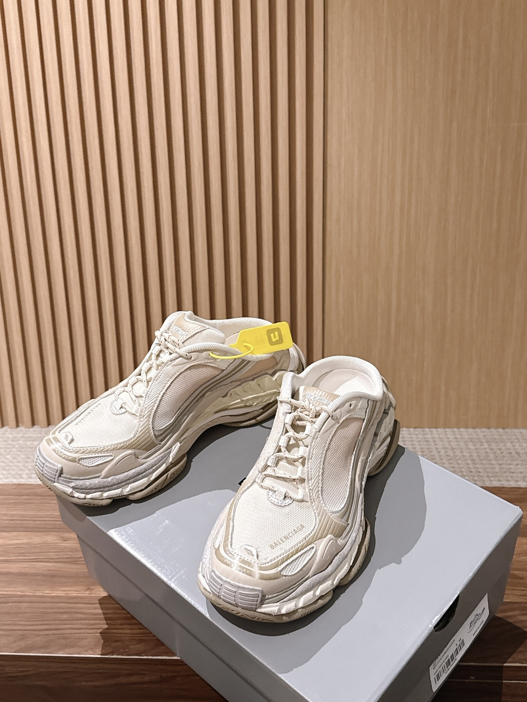 【顶级】Balenciaga Triple S.2 Gradient独有的松弛先锋感 这双鞋把复古做旧和未来感老爹鞋玩明 【顶级】Balenciaga Triple S.2 Gradient独有的松弛先锋感 这双鞋把复古做旧和未来感老爹鞋玩明