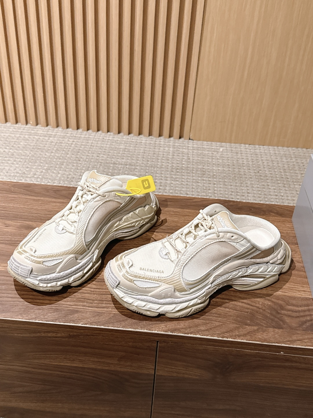 【顶级】Balenciaga Triple S.2 Gradient独有的松弛先锋感 这双鞋把复古做旧和未来感老爹鞋玩明 【顶级】Balenciaga Triple S.2 Gradient独有的松弛先锋感 这双鞋把复古做旧和未来感老爹鞋玩明
