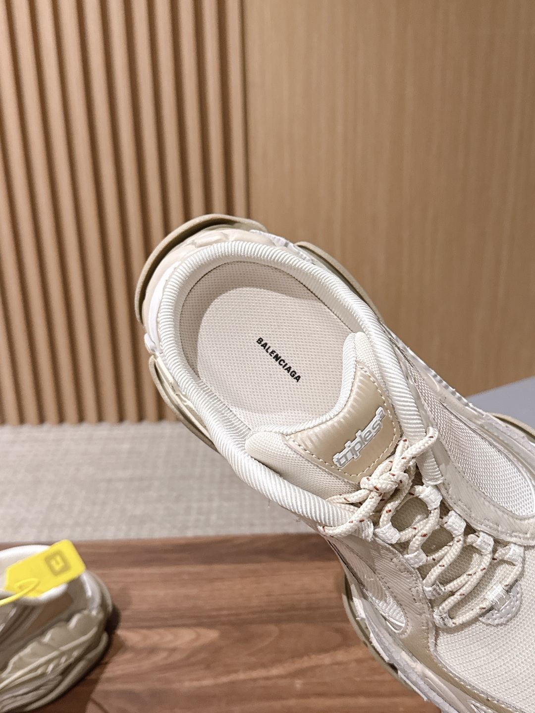【顶级】Balenciaga Triple S.2 Gradient独有的松弛先锋感 这双鞋把复古做旧和未来感老爹鞋玩明 【顶级】Balenciaga Triple S.2 Gradient独有的松弛先锋感 这双鞋把复古做旧和未来感老爹鞋玩明