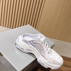 【顶级】Balenciaga Triple S.2 Gradient独有的松弛先锋感 这双鞋把复古做旧和未来感老爹鞋玩明 【顶级】Balenciaga Triple S.2 Gradient独有的松弛先锋感 这双鞋把复古做旧和未来感老爹鞋玩明