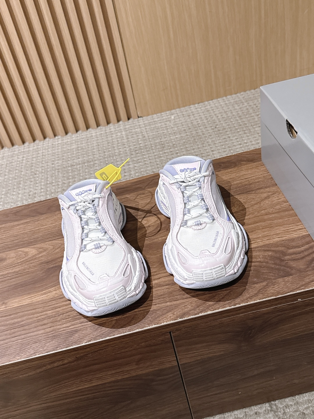 【顶级】Balenciaga Triple S.2 Gradient独有的松弛先锋感 这双鞋把复古做旧和未来感老爹鞋玩明