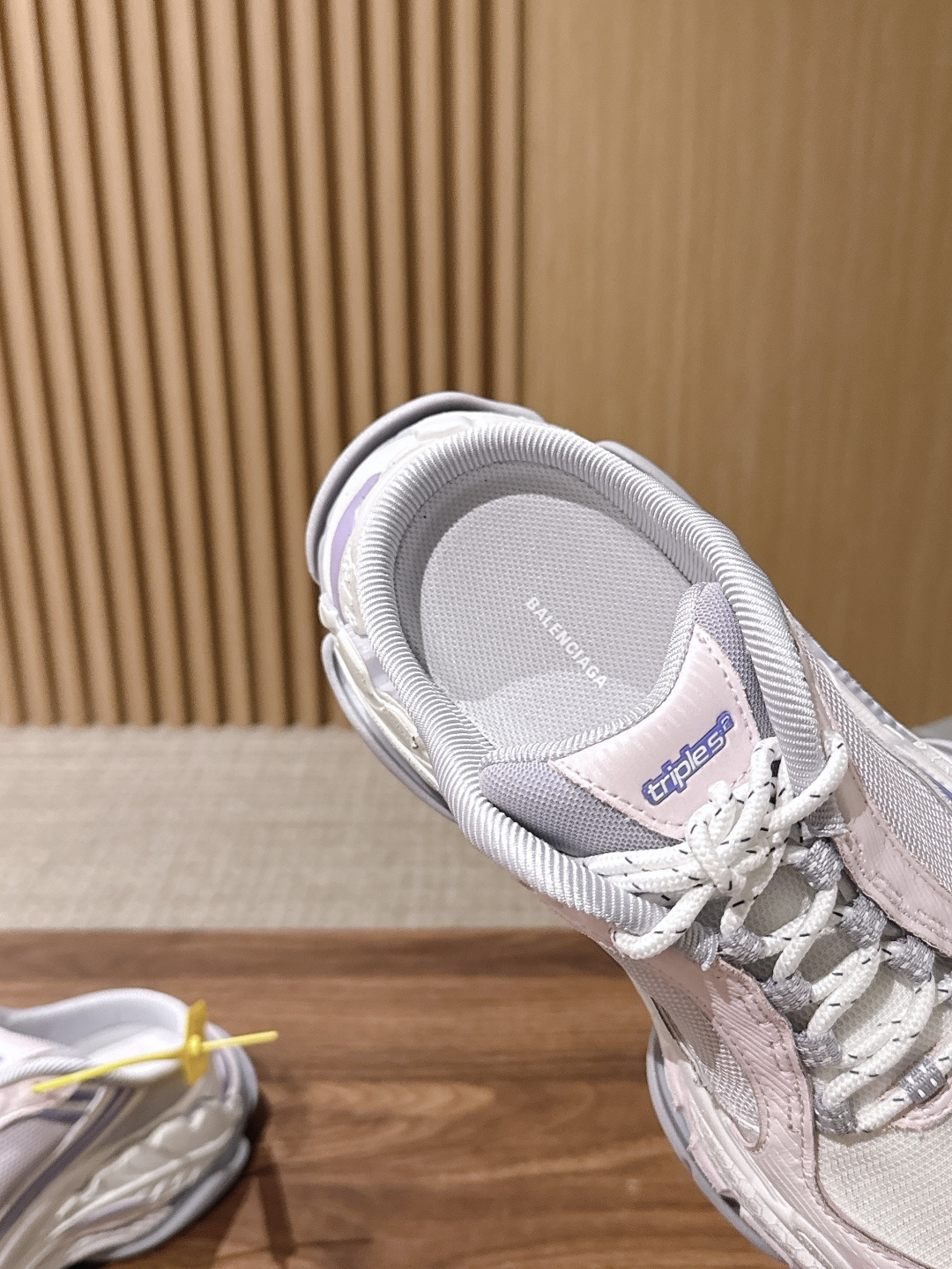 【顶级】Balenciaga Triple S.2 Gradient独有的松弛先锋感 这双鞋把复古做旧和未来感老爹鞋玩明 【顶级】Balenciaga Triple S.2 Gradient独有的松弛先锋感 这双鞋把复古做旧和未来感老爹鞋玩明