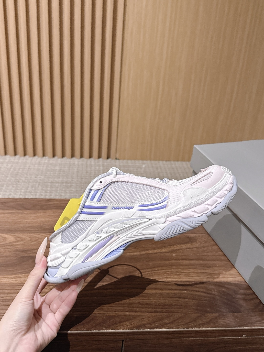 【顶级】Balenciaga Triple S.2 Gradient独有的松弛先锋感 这双鞋把复古做旧和未来感老爹鞋玩明 【顶级】Balenciaga Triple S.2 Gradient独有的松弛先锋感 这双鞋把复古做旧和未来感老爹鞋玩明
