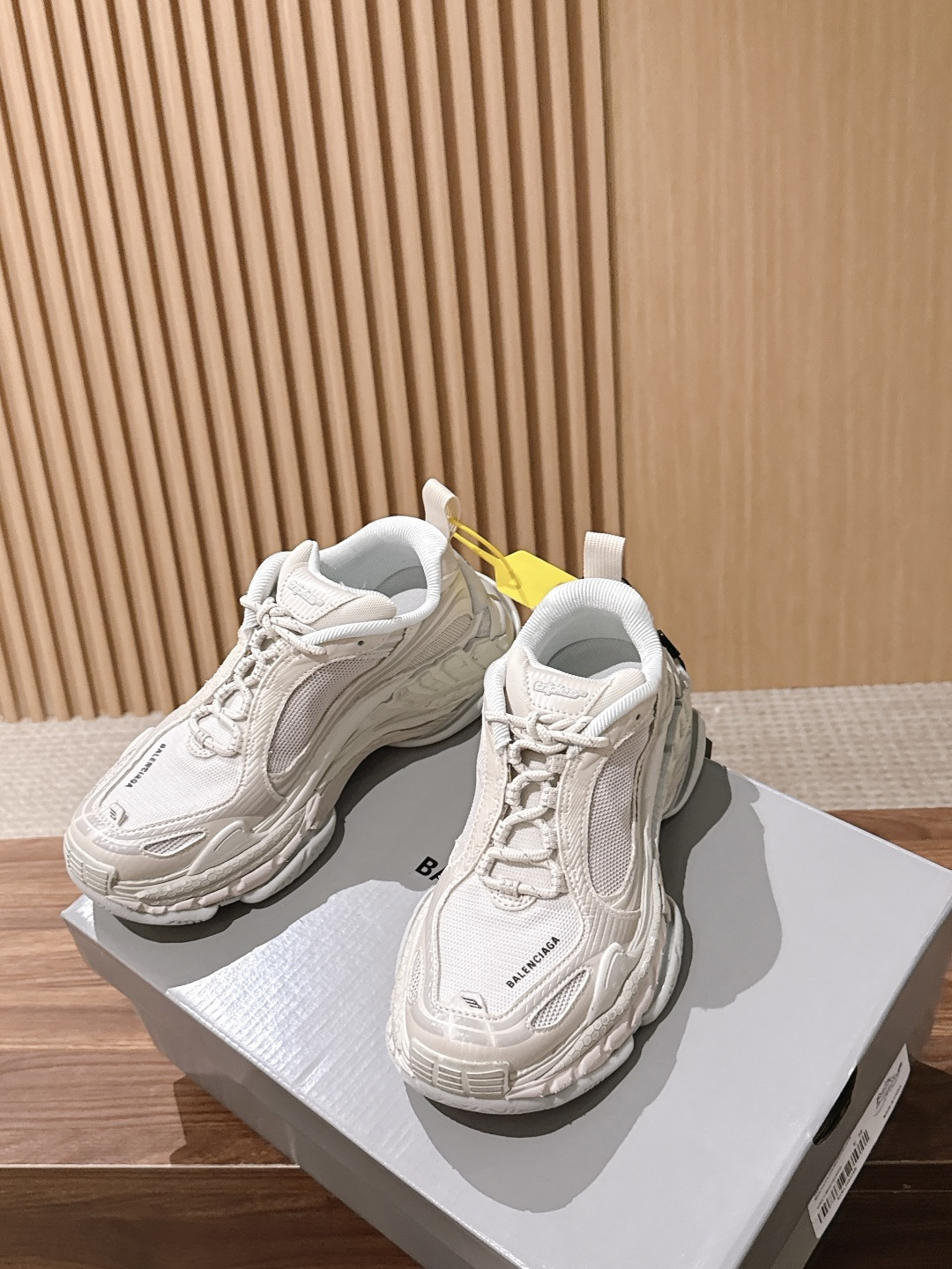 【顶级】Balenciaga Triple S.2 Gradient独有的松弛先锋感 这双鞋把复古做旧和未来感老爹鞋玩明