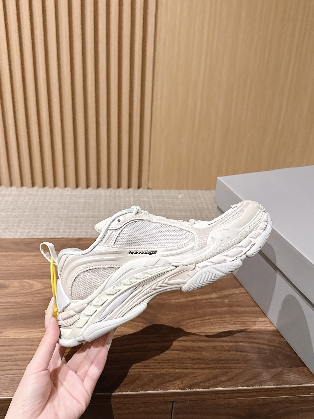 【顶级】Balenciaga Triple S.2 Gradient独有的松弛先锋感 这双鞋把复古做旧和未来感老爹鞋玩明