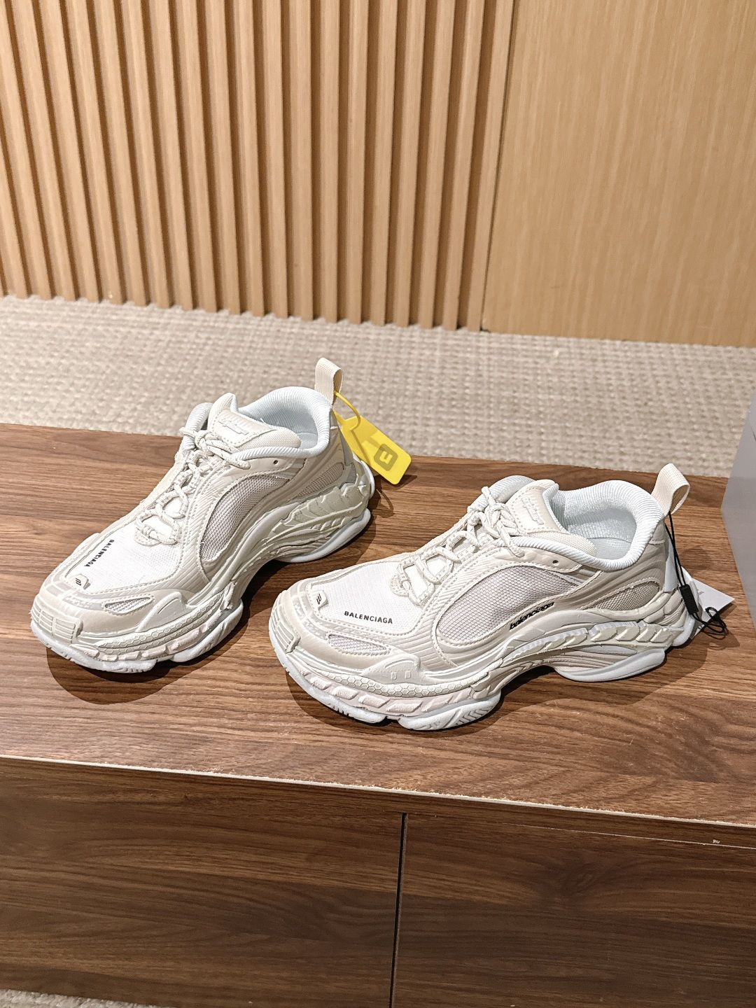 【顶级】Balenciaga Triple S.2 Gradient独有的松弛先锋感 这双鞋把复古做旧和未来感老爹鞋玩明