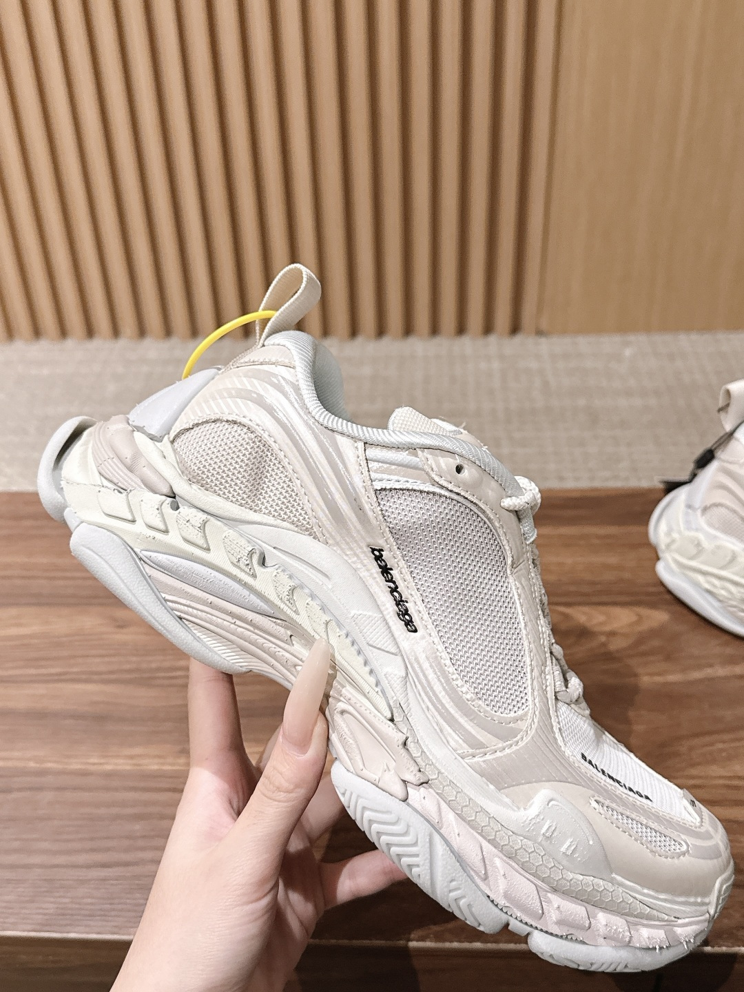 【顶级】Balenciaga Triple S.2 Gradient独有的松弛先锋感 这双鞋把复古做旧和未来感老爹鞋玩明