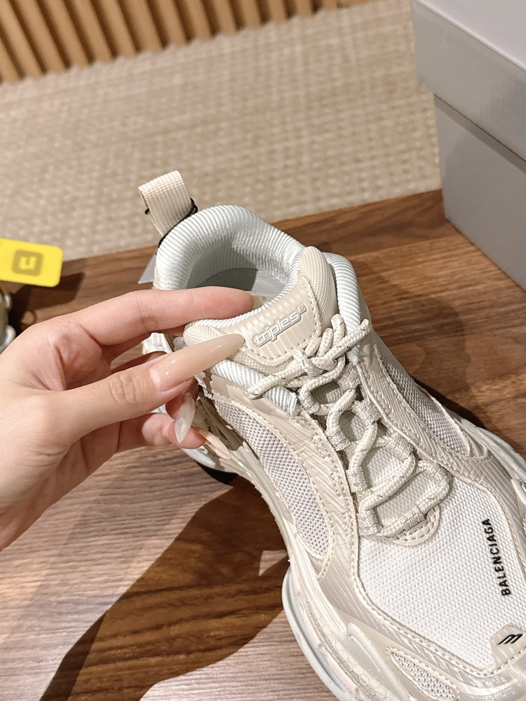 【顶级】Balenciaga Triple S.2 Gradient独有的松弛先锋感 这双鞋把复古做旧和未来感老爹鞋玩明