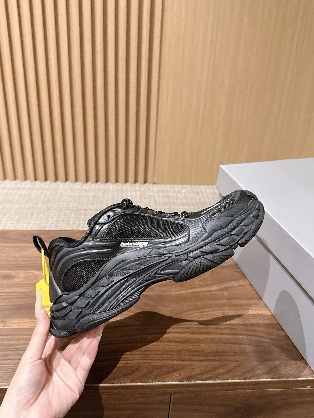 【顶级】Balenciaga Triple S.2 Gradient独有的松弛先锋感 这双鞋把复古做旧和未来感老爹鞋玩明
