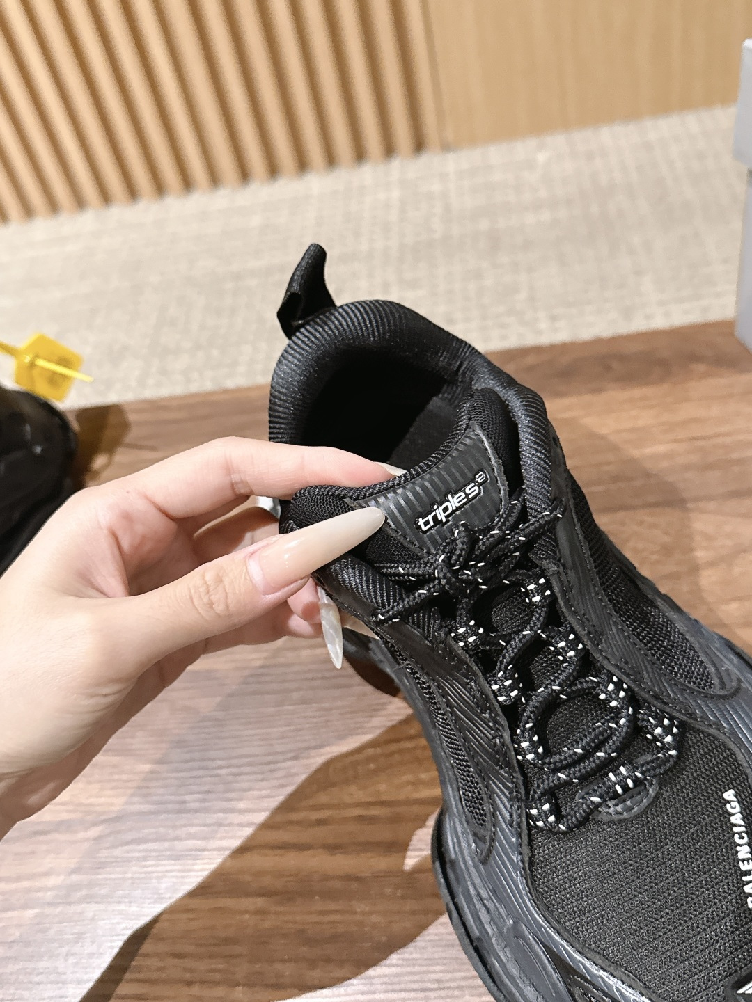 【顶级】Balenciaga Triple S.2 Gradient独有的松弛先锋感 这双鞋把复古做旧和未来感老爹鞋玩明