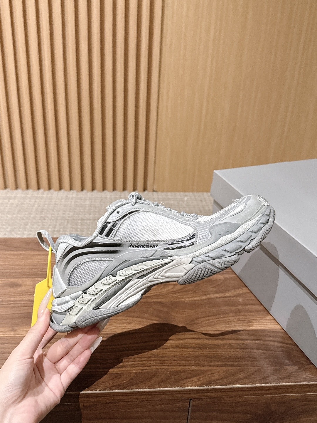 【顶级】Balenciaga Triple S.2 Gradient独有的松弛先锋感 这双鞋把复古做旧和未来感老爹鞋玩明 【顶级】Balenciaga Triple S.2 Gradient独有的松弛先锋感 这双鞋把复古做旧和未来感老爹鞋玩明