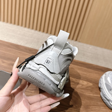【顶级】Balenciaga Triple S.2 Gradient独有的松弛先锋感 这双鞋把复古做旧和未来感老爹鞋玩明 【顶级】Balenciaga Triple S.2 Gradient独有的松弛先锋感 这双鞋把复古做旧和未来感老爹鞋玩明