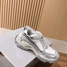 【顶级】Balenciaga Triple S.2 Gradient独有的松弛先锋感 这双鞋把复古做旧和未来感老爹鞋玩明 【顶级】Balenciaga Triple S.2 Gradient独有的松弛先锋感 这双鞋把复古做旧和未来感老爹鞋玩明