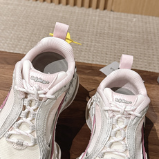 【顶级】Balenciaga Triple S.2 Gradient独有的松弛先锋感 这双鞋把复古做旧和未来感老爹鞋玩明 【顶级】Balenciaga Triple S.2 Gradient独有的松弛先锋感 这双鞋把复古做旧和未来感老爹鞋玩明