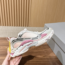 【顶级】Balenciaga Triple S.2 Gradient独有的松弛先锋感 这双鞋把复古做旧和未来感老爹鞋玩明 【顶级】Balenciaga Triple S.2 Gradient独有的松弛先锋感 这双鞋把复古做旧和未来感老爹鞋玩明